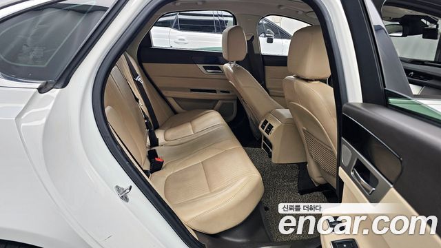 Jaguar XF (X260) 20d Prestige 2016 — фото 16