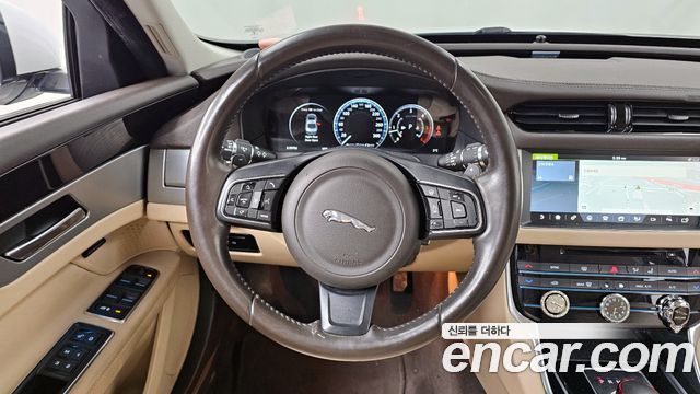 Jaguar XF (X260) 20d Prestige 2016 — фото 17