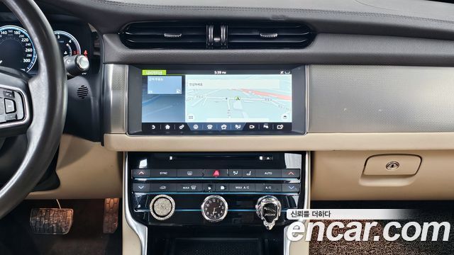 Jaguar XF (X260) 20d Prestige 2016 — фото 18