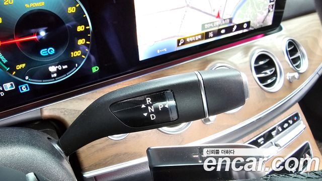 Mercedes-Benz E-Class (W213) E300e 4MATIC Exclusive 2021 — фото 9
