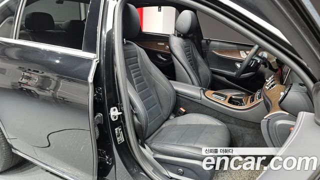 Mercedes-Benz E-Class (W213) E300e 4MATIC Exclusive 2021 — фото 12