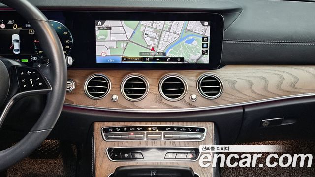 Mercedes-Benz E-Class (W213) E300e 4MATIC Exclusive 2021 — фото 19
