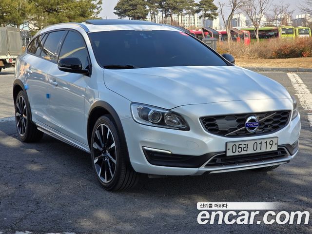 Volvo V60 Cross Country T5 AWD 2016 — фото 2