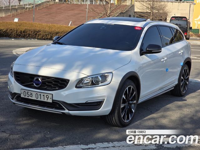 Volvo V60 Cross Country T5 AWD 2016 — фото 3