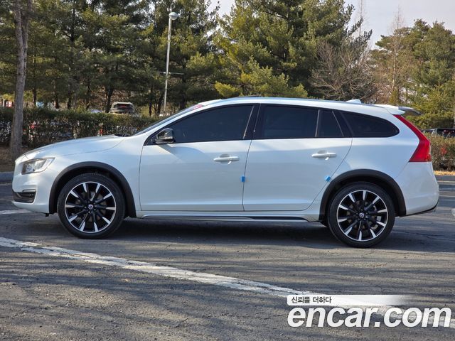 Volvo V60 Cross Country T5 AWD 2016 — фото 4