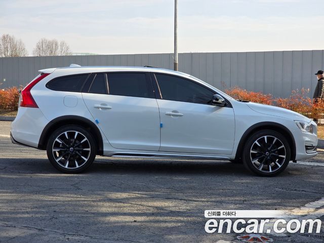 Volvo V60 Cross Country T5 AWD 2016 — фото 5