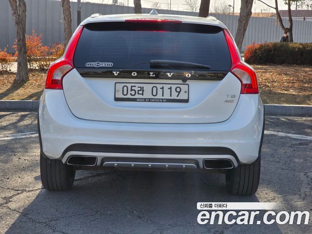 Volvo V60 Cross Country T5 AWD 2016 — фото 6