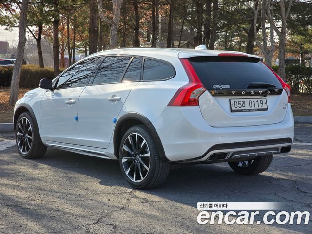 Volvo V60 Cross Country T5 AWD 2016 — фото 7