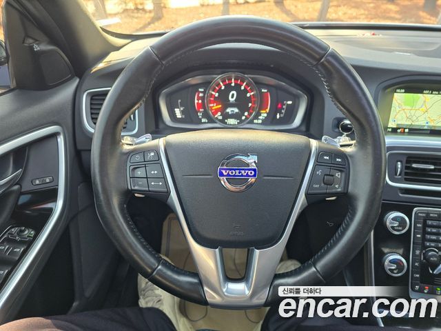 Volvo V60 Cross Country T5 AWD 2016 — фото 16