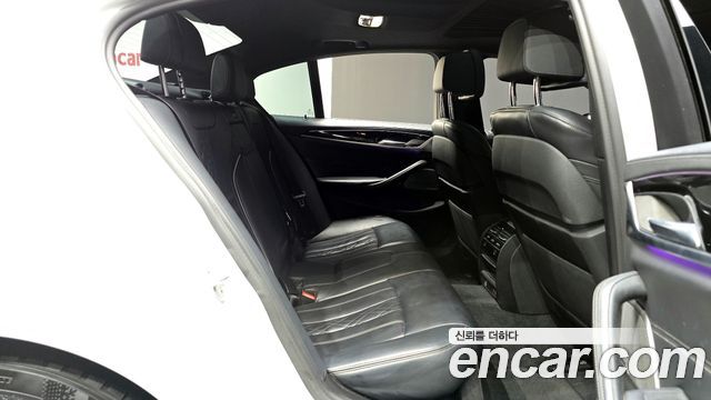 BMW 5 Series (G30) 520i M Sport 2020 — фото 12
