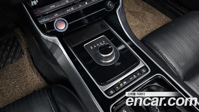 Jaguar XF (X260) 20d Prestige AWD 2018 — фото 9
