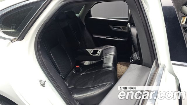 Jaguar XF (X260) 20d Prestige AWD 2018 — фото 12