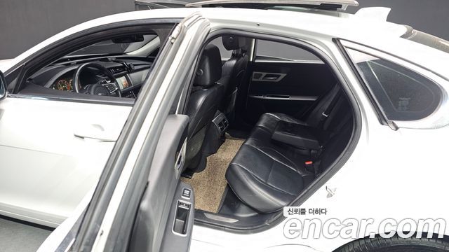 Jaguar XF (X260) 20d Prestige AWD 2018 — фото 13