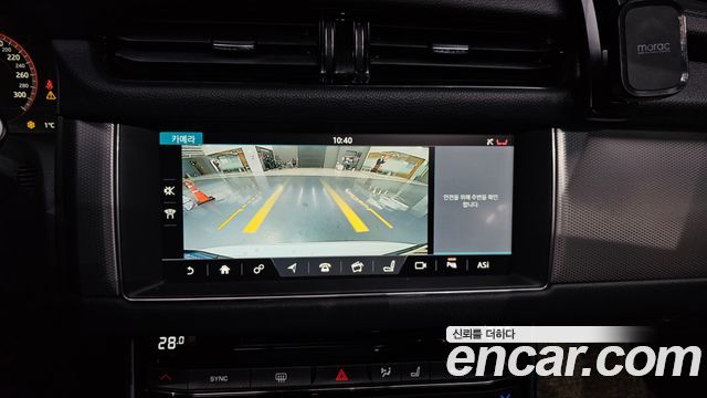 Jaguar XF (X260) 20d Prestige AWD 2018 — фото 16