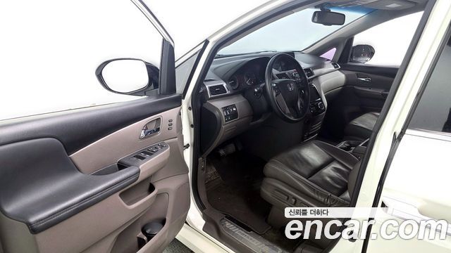 Honda Odyssey 3.5 4th 2016 — фото 10