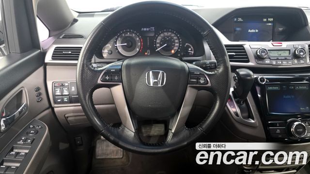 Honda Odyssey 3.5 4th 2016 — фото 13