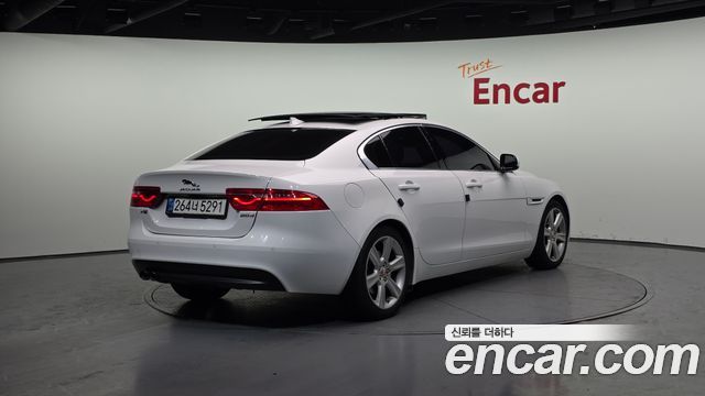 Jaguar XE 20d Portfolio 2016 — фото 2