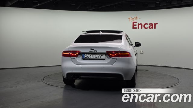 Jaguar XE 20d Portfolio 2016 — фото 4