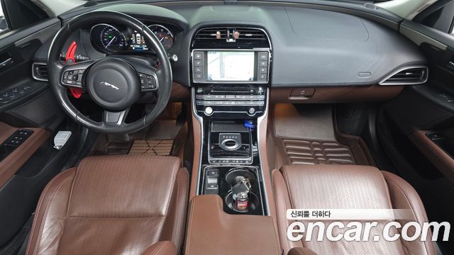 Jaguar XE 20d Portfolio 2016 — фото 7
