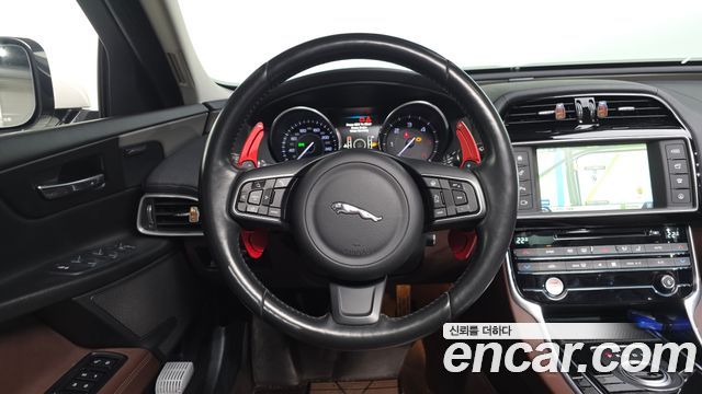 Jaguar XE 20d Portfolio 2016 — фото 13