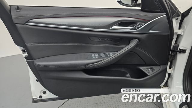 BMW 5 Series (G30) 523d M Sport 2023 — фото 24