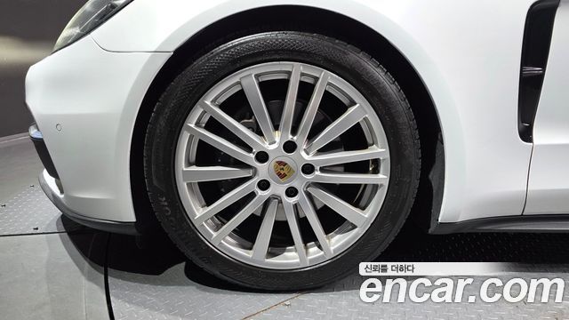 Porsche Panamera (971) 3.0 AWD 2018 — фото 5