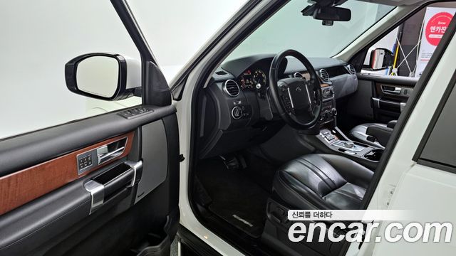 Land Rover Discovery 4 3.0 SDV6 SE 2016 — фото 11