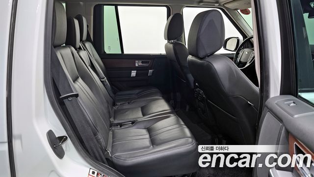 Land Rover Discovery 4 3.0 SDV6 SE 2016 — фото 12