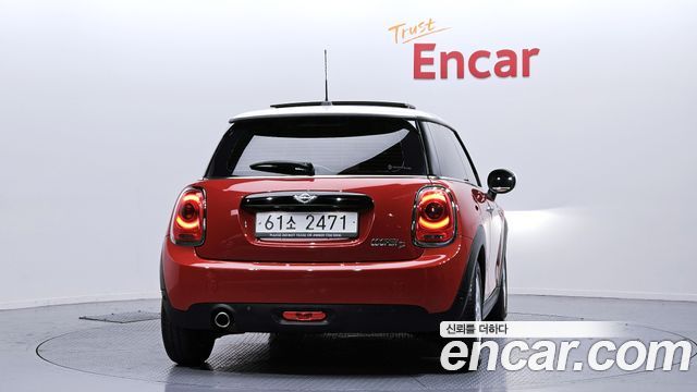 MINI Cooper D Standard 3rd 2018 — фото 4