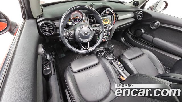 MINI Cooper D Standard 3rd 2018 — фото 7
