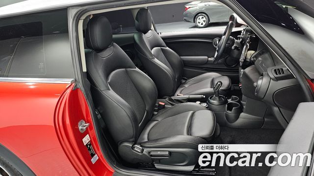 MINI Cooper D Standard 3rd 2018 — фото 10