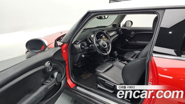 MINI Cooper D Standard 3rd 2018 — фото 11