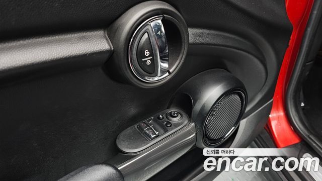 MINI Cooper D Standard 3rd 2018 — фото 12