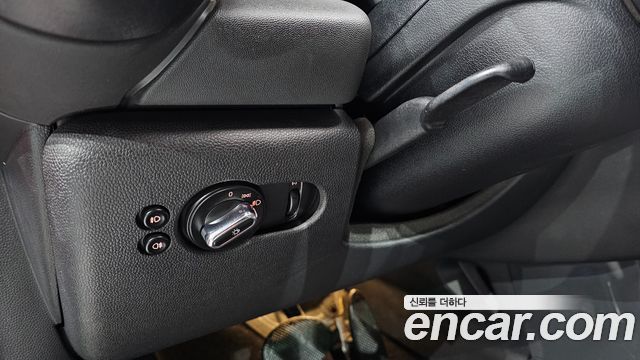 MINI Cooper D Standard 3rd 2018 — фото 13