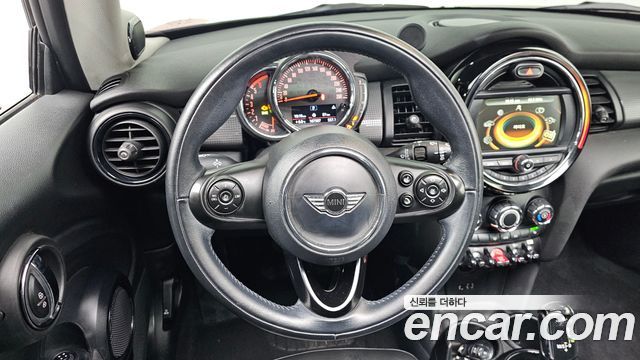 MINI Cooper D Standard 3rd 2018 — фото 14