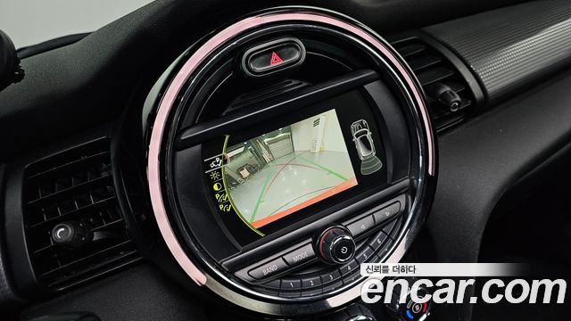 MINI Cooper D Standard 3rd 2018 — фото 16