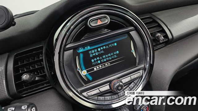 MINI Cooper D Standard 3rd 2018 — фото 17