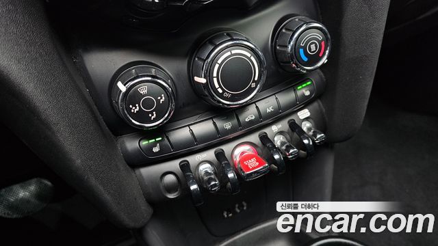 MINI Cooper D Standard 3rd 2018 — фото 18