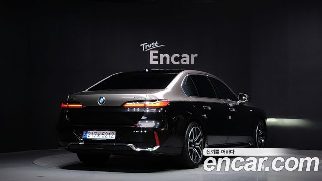 BMW 7 Series (G70) 740i xDrive M Sport 2024 — фото 2
