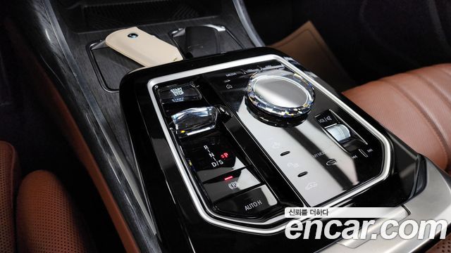 BMW 7 Series (G70) 740i xDrive M Sport 2024 — фото 9
