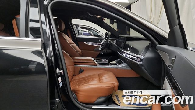 BMW 7 Series (G70) 740i xDrive M Sport 2024 — фото 11