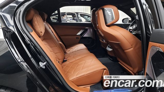 BMW 7 Series (G70) 740i xDrive M Sport 2024 — фото 12