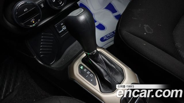 Jeep Renegade 2.4 Longitude 2016 — фото 9