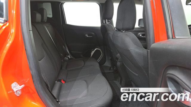 Jeep Renegade 2.4 Longitude 2016 — фото 12