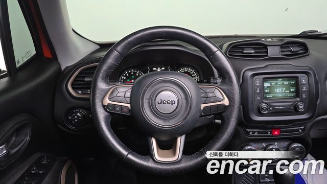 Jeep Renegade 2.4 Longitude 2016 — фото 13