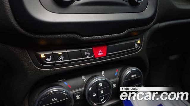 Jeep Renegade 2.4 Longitude 2016 — фото 18