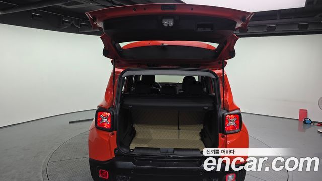 Jeep Renegade 2.4 Longitude 2016 — фото 20