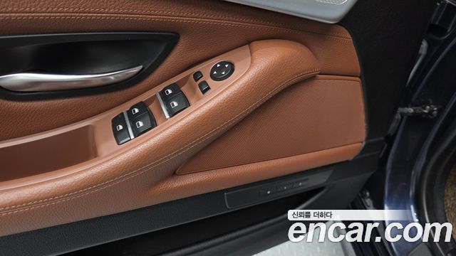 BMW 5 Series (F10) 525d xDrive M Sport Touring 2012 — фото 11