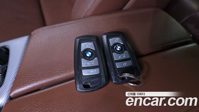 BMW 5 Series (F10) 525d xDrive M Sport Touring 2012 — фото 16