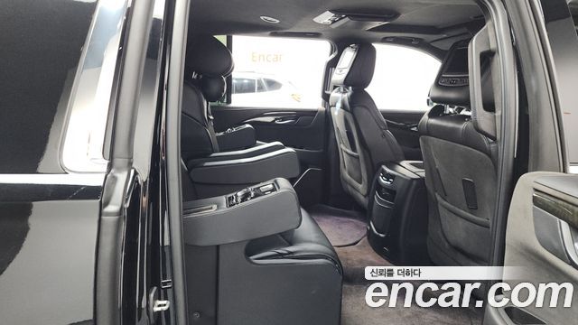 Cadillac Escalade 6.2 ESV 4th 2018 — фото 12